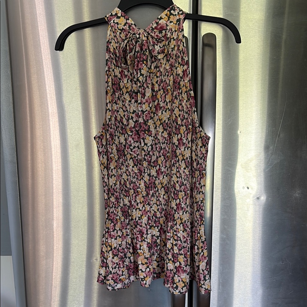 Pleione Women’s Pleated Sleeveless Tank Top - Picture 5 of 7